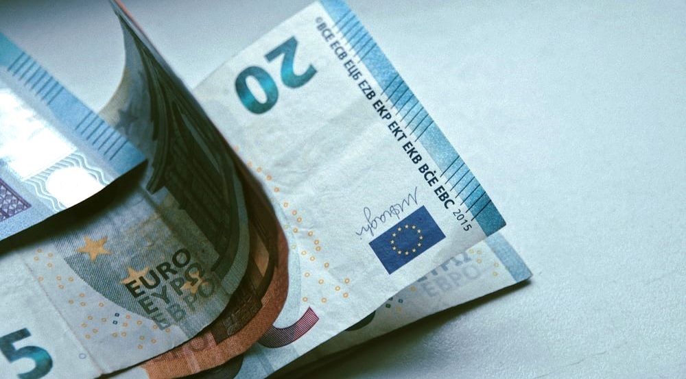 Rritet Euro, mbi 105 leke per here te pare qe nga fundi i korrikut